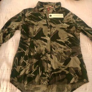 WEARABLES new women’s shirt with roll Tandy’s. Army greens with other greens NWT